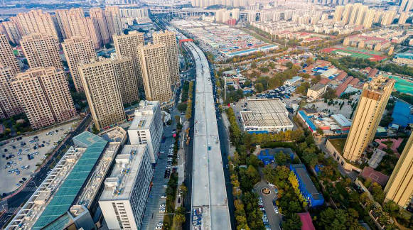 重庆路快速路工程箱梁架设完成 主线桥梁实现合龙
